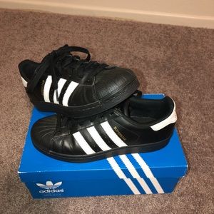 Adidas superstars